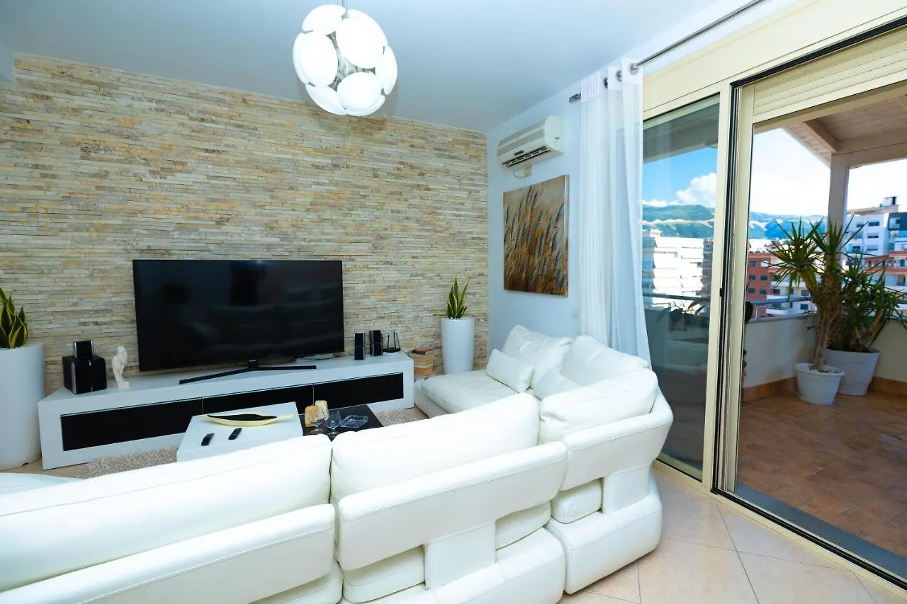 Vlorë Hana Apartament Hot Tub דירה