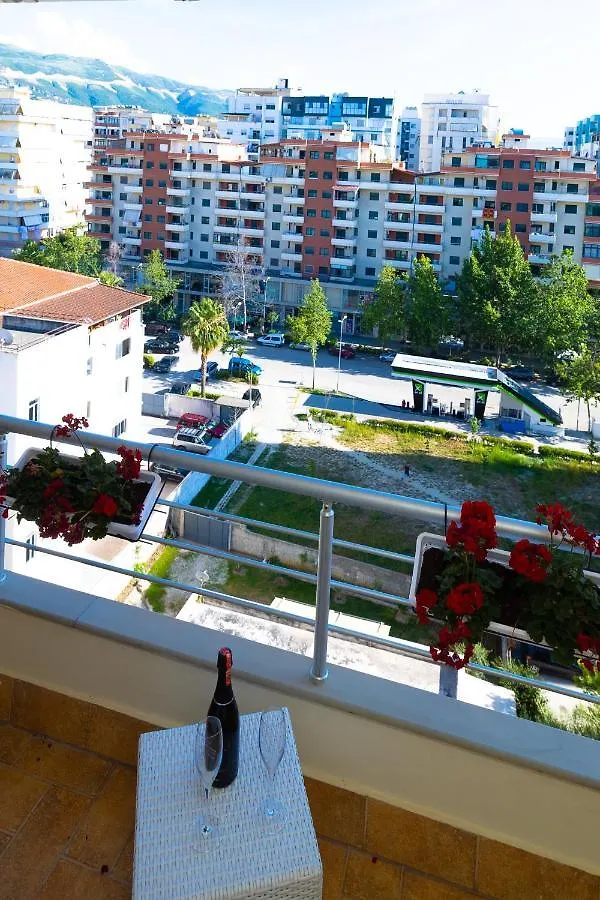 Vlorë Hana Apartament Hot Tub אלבניה
