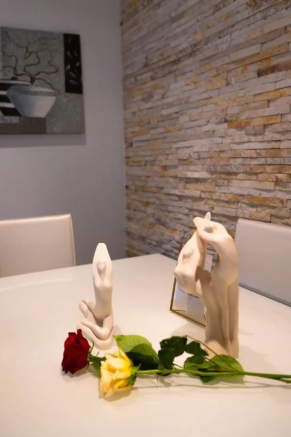 Vlorë Hana Apartament Hot Tub דירה