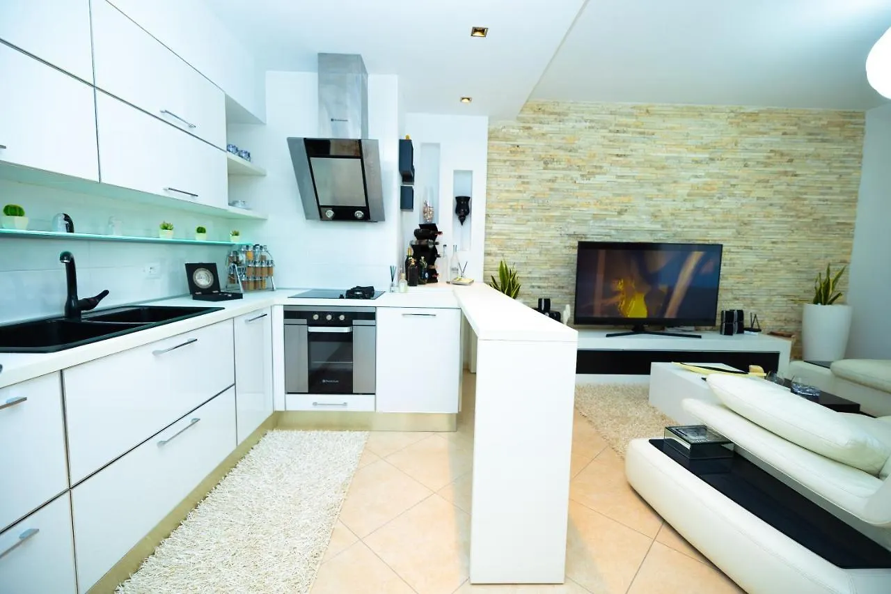 Vlorë Hana Apartament Hot Tub 0*,  אלבניה