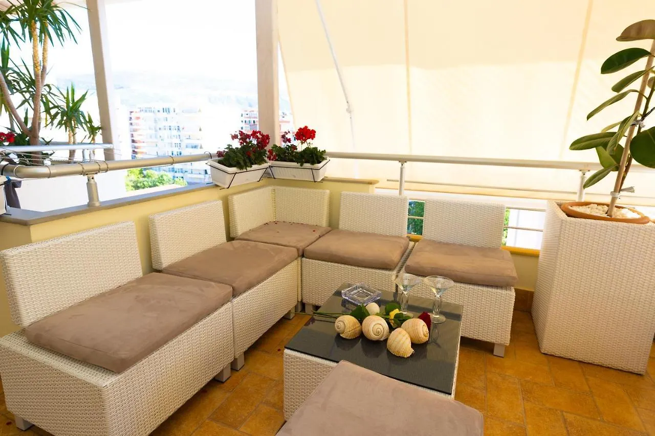 Vlorë Hana Apartament Hot Tub דירה