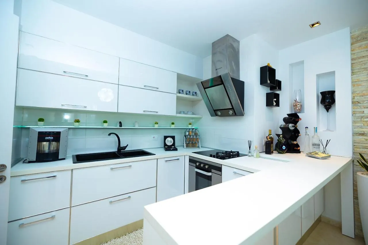 Vlorë Hana Apartament Hot Tub דירה