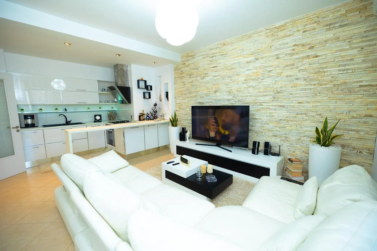 דירה Vlorë Hana Apartament Hot Tub אלבניה