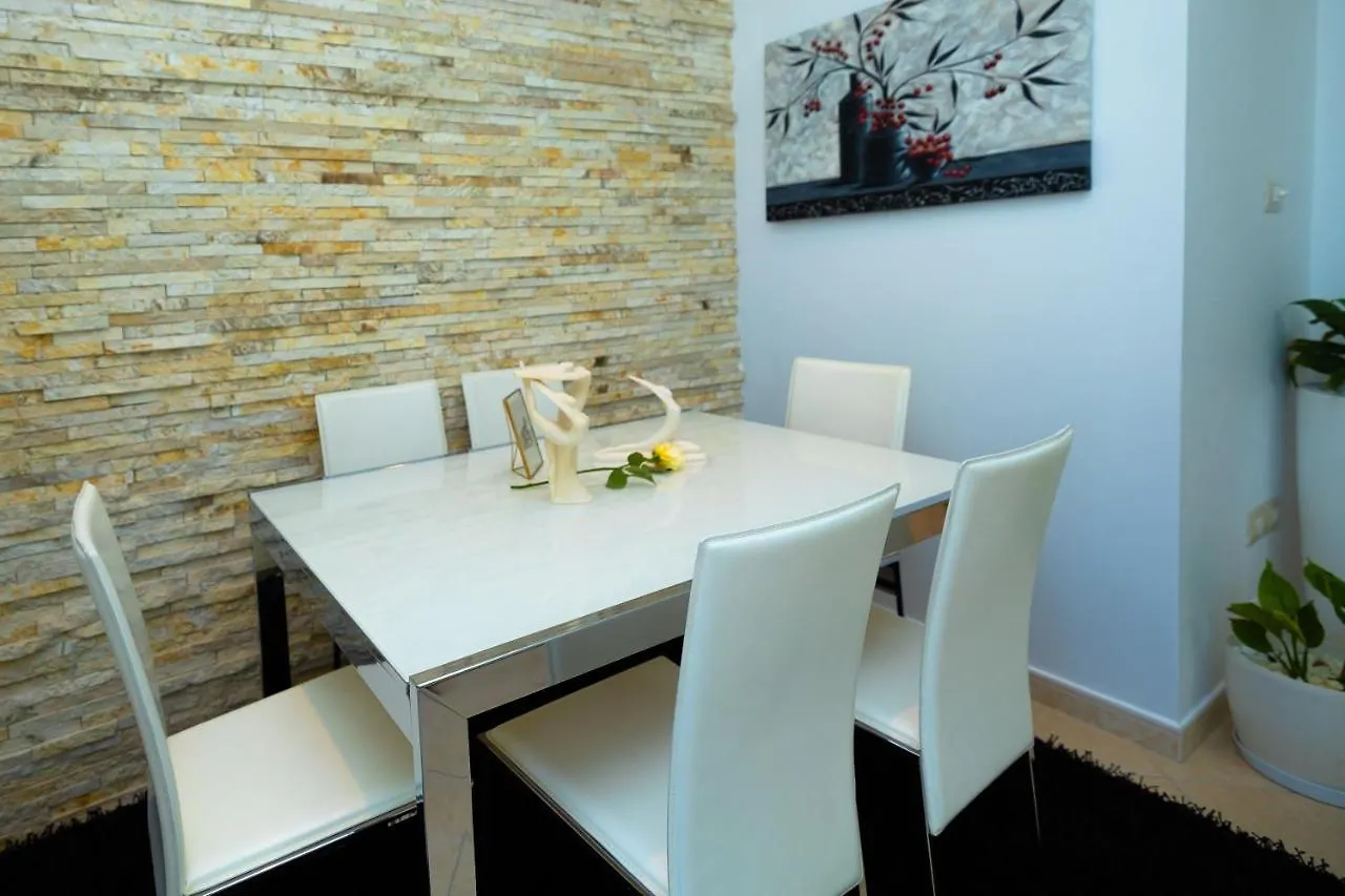 Vlorë Hana Apartament Hot Tub דירה