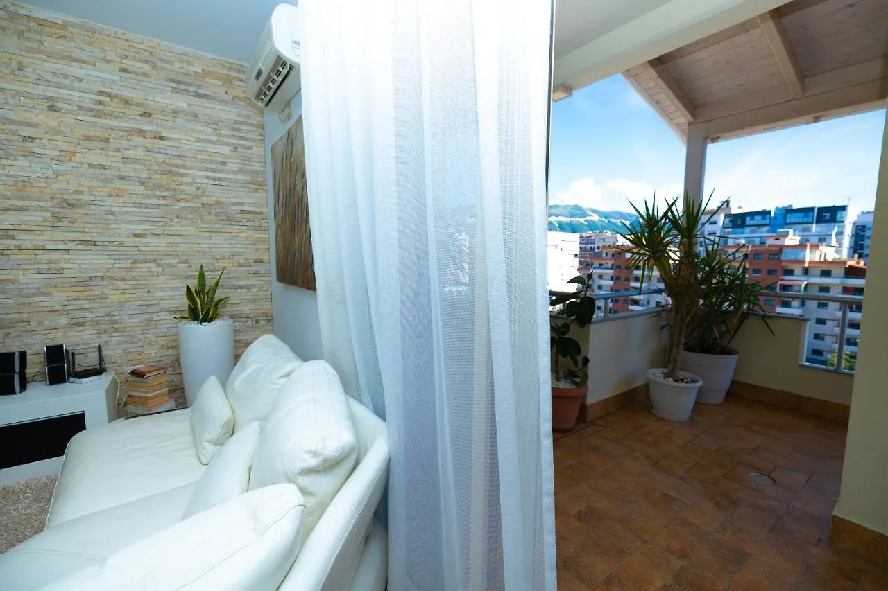 Vlorë Hana Apartament Hot Tub דירה